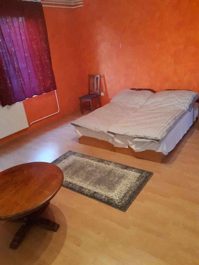 Gabor Pal 1 Apartman 1 Szoba Dunafoldvar 외부 사진
