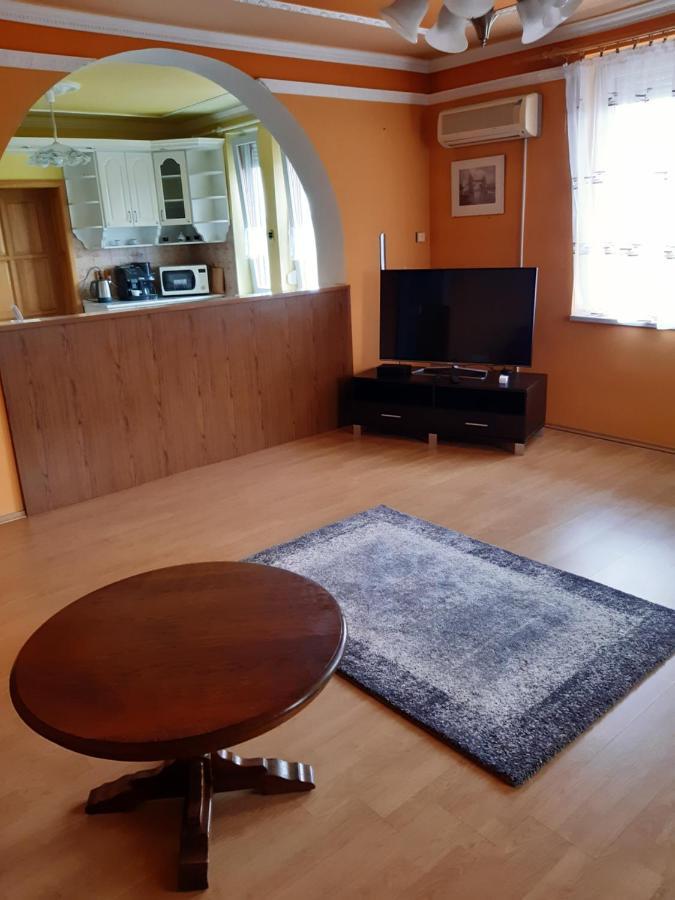 Gabor Pal 1 Apartman 1 Szoba Dunafoldvar 외부 사진